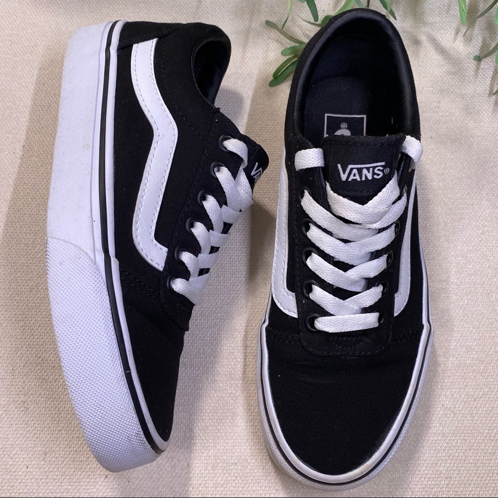 Vans Ward Sneaker Black 6.5 (Try on Wear Only) - Picture 3 of 7